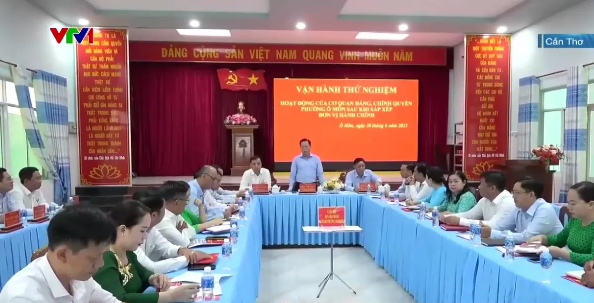 Phát huy vai trò người có uy tín khi sáp nhập đơn vị hành chính - Ảnh 2.