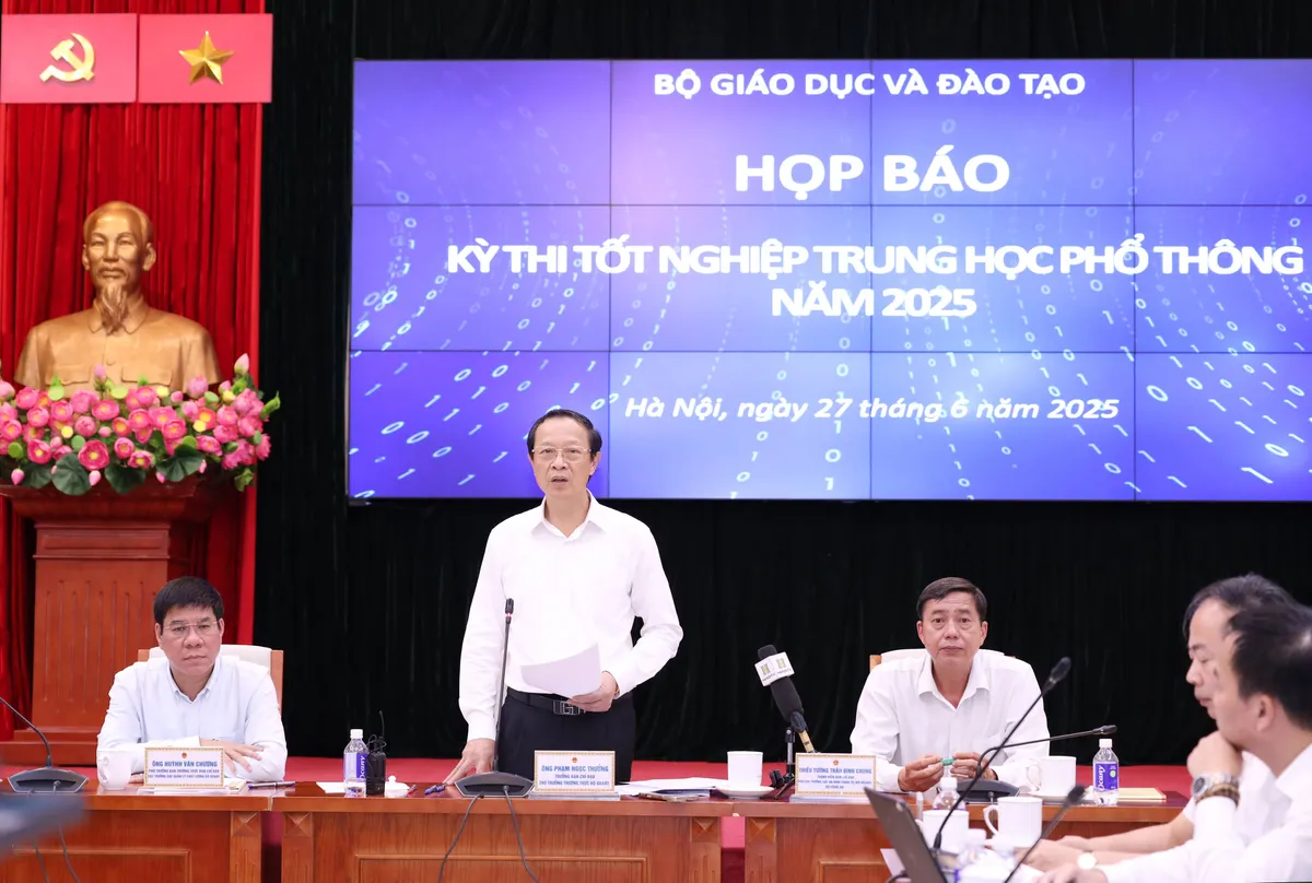 Thí điểm thi tốt nghiệp THPT trên máy tính từ 2027- Ảnh 1.