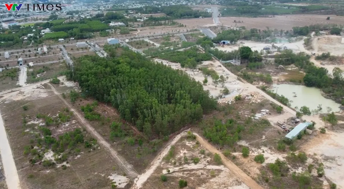 Bà Rịa - Vũng Tàu: Mỏ đá nổ mìn làm nứt nhà và bụi bay vào khu dân cư- Ảnh 6. Bà Rịa - Vũng Tàu: Mỏ đá nổ mìn làm nứt nhà và bụi bay vào khu dân cư- Ảnh 6.