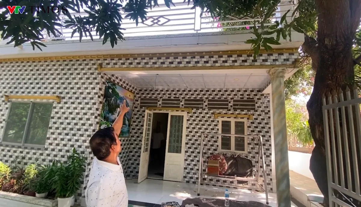 Bà Rịa - Vũng Tàu: Mỏ đá nổ mìn làm nứt nhà và bụi bay vào khu dân cư- Ảnh 4. Bà Rịa - Vũng Tàu: Mỏ đá nổ mìn làm nứt nhà và bụi bay vào khu dân cư- Ảnh 4.
