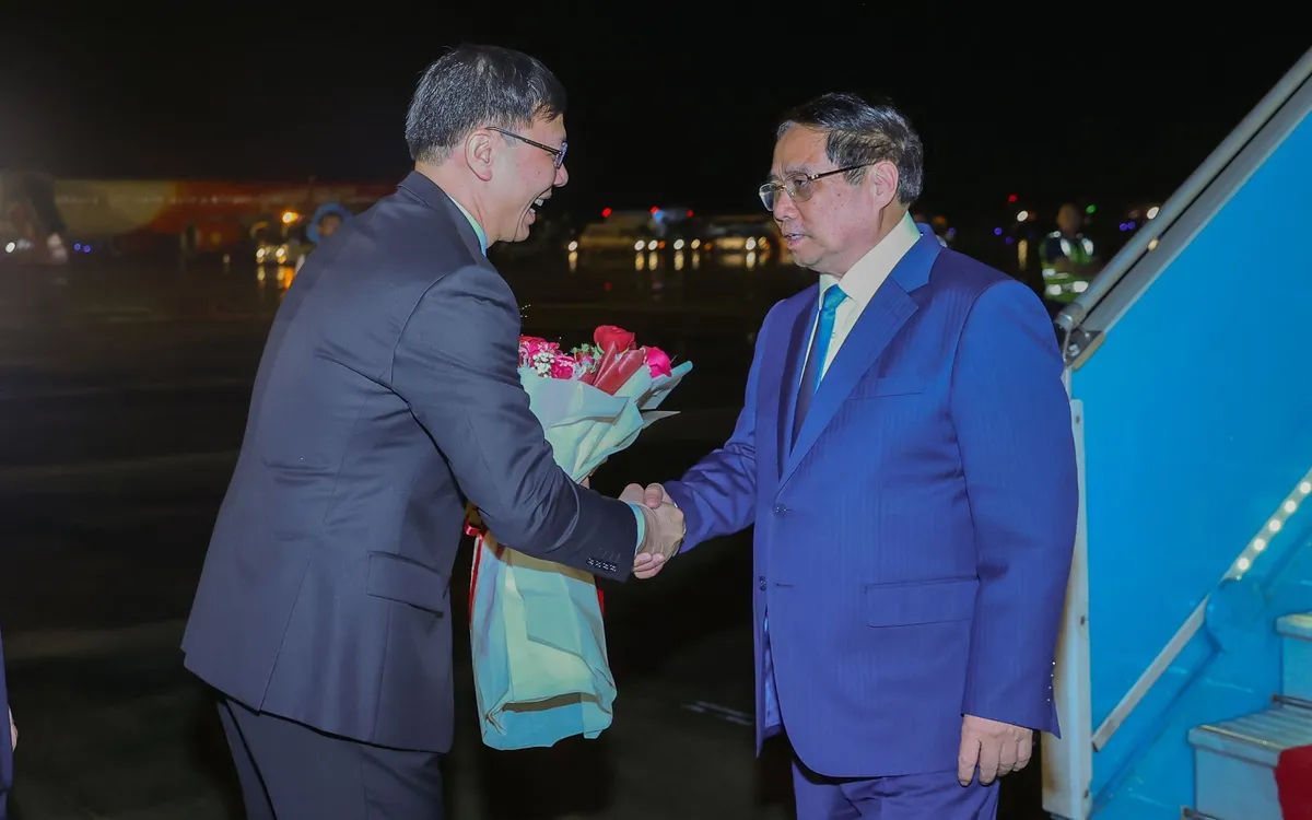 Đêm 26/6, Thủ tướng Chính phủ Phạm Minh Chính và Đoàn đại biểu Việt Nam đã về tới sân bay quốc tế Nội Bài, Hà Nội, kết thúc tốt đẹp chuyến công tác tham dự Hội nghị thường niên các nhà tiên phong lần thứ 16 của Diễn đàn Kinh tế thế giới (WEF) và làm việc tại Trung Quốc - Ảnh: VGP/Nhật Bắc