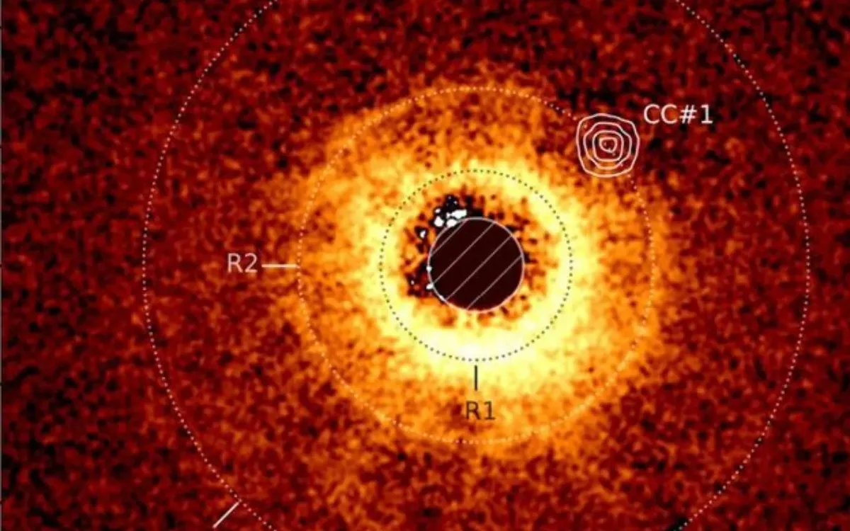 Hình ảnh đĩa xung quanh ngôi sao TWA 7 được ghi lại bằng thiết bị SPHERE Kính viễn vọng rất lớn của ESO. (Ảnh: A.-M. Lagrange) Hình ảnh đĩa xung quanh ngôi sao TWA 7 được ghi lại bằng thiết bị SPHERE Kính viễn vọng rất lớn của ESO. (Ảnh: A.-M. Lagrange)