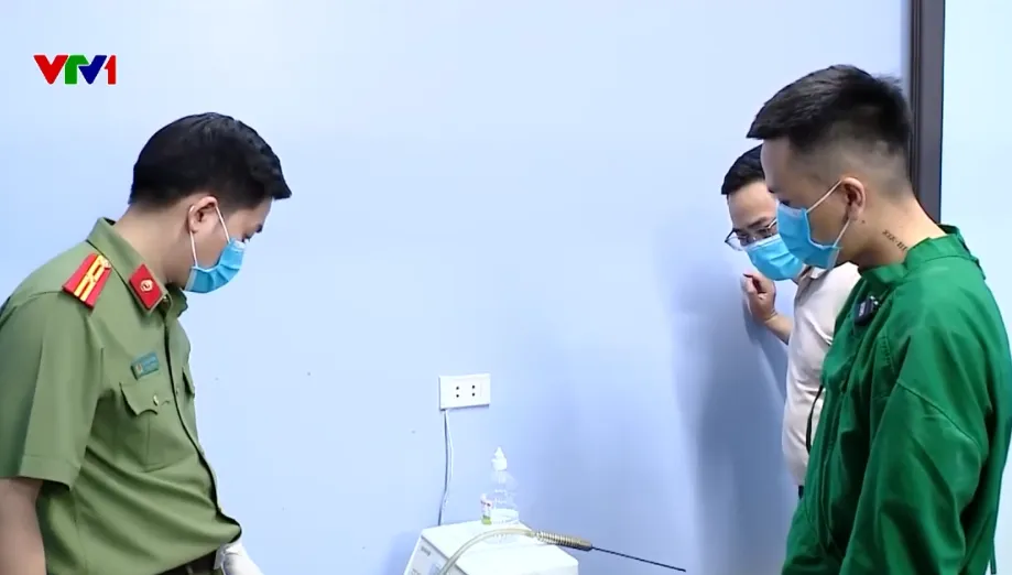 C&ocirc;ng nh&acirc;n đ&oacute;ng gạch h&oacute;a ''b&aacute;c sĩ thẩm mỹ&rdquo;,  thu lợi bất ch&iacute;nh h&agrave;ng tỷ đồng- Ảnh 1.