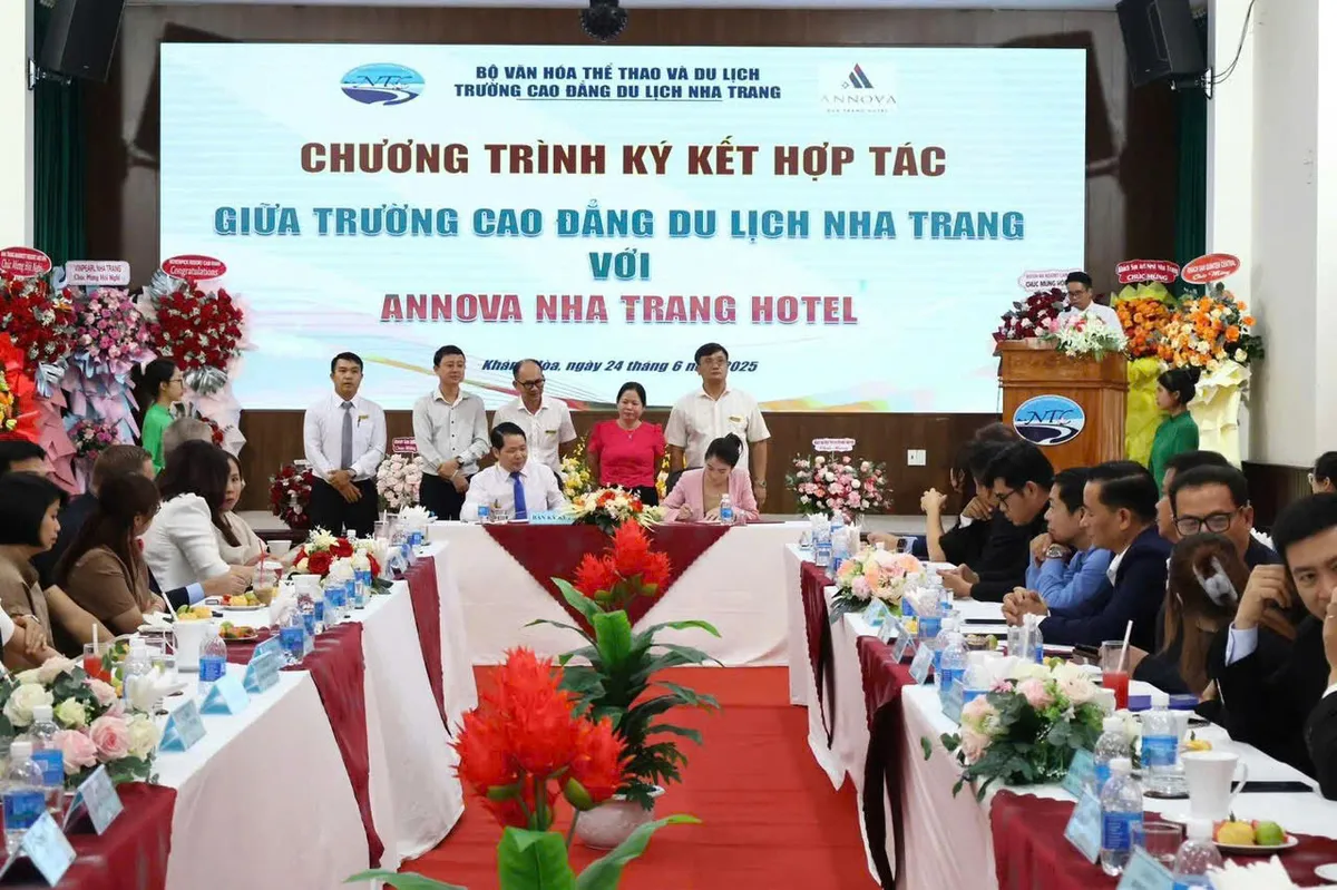 Kết nối doanh nghiệp - nhà trường: Chìa khóa nâng chuẩn nhân lực ngành du lịch- Ảnh 1. Kết nối doanh nghiệp - nhà trường: Chìa khóa nâng chuẩn nhân lực ngành du lịch- Ảnh 1.