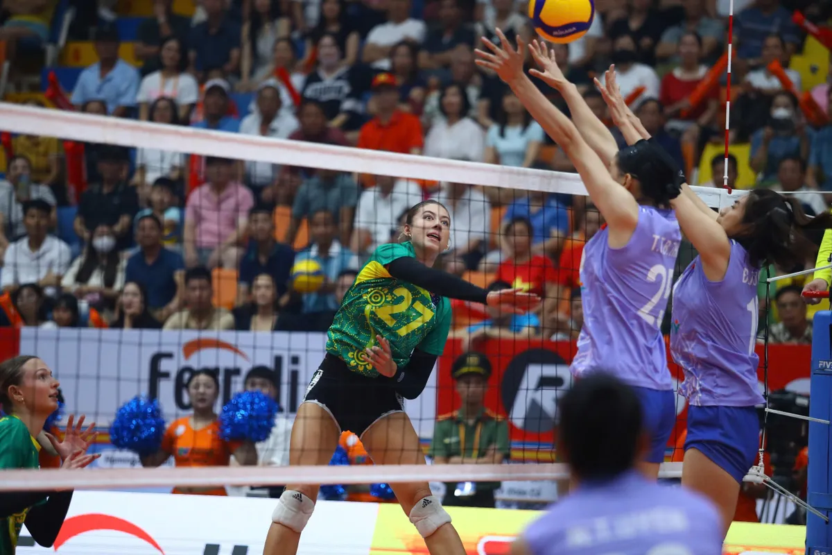 Tuyển Việt Nam ra quân thắng lợi ở VTV Ferroli Cup 2025
- Ảnh 1.