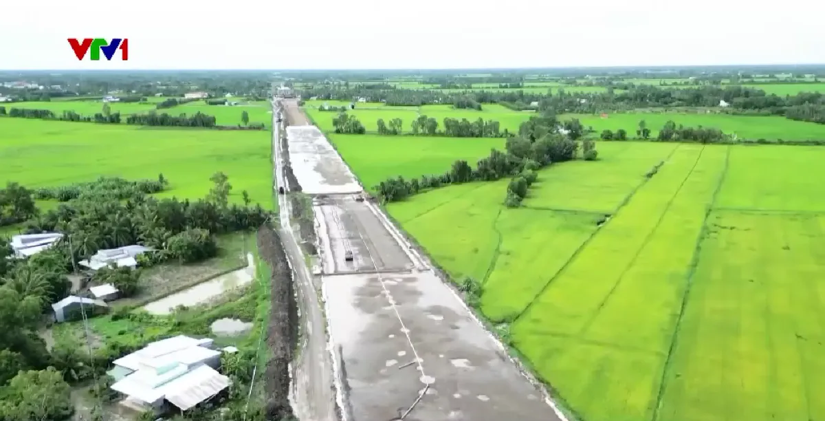 Đồng bằng s&ocirc;ng Cửu Long tăng tốc thi c&ocirc;ng cao tốc trong m&ugrave;a mưa, quyết t&acirc;m về đ&iacute;ch đ&uacute;ng hẹn - Ảnh 2.