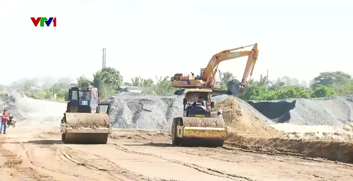 Đồng bằng s&ocirc;ng Cửu Long tăng tốc thi c&ocirc;ng cao tốc trong m&ugrave;a mưa, quyết t&acirc;m về đ&iacute;ch đ&uacute;ng hẹn - Ảnh 3.