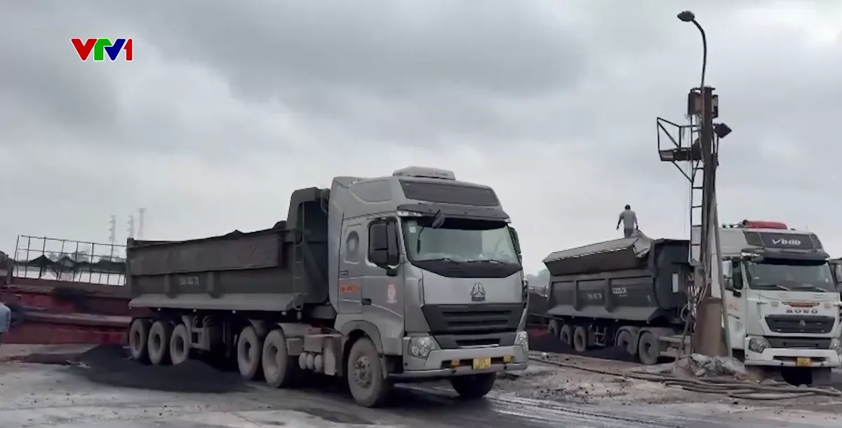 H&agrave; Nội: 194 bến b&atilde;i vật liệu, 99% thiếu giấy ph&eacute;p vẫn ngang nhi&ecirc;n hoạt động giữa m&ugrave;a mưa lũ - Ảnh 6.