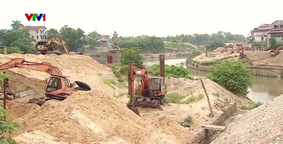 H&agrave; Nội: 194 bến b&atilde;i vật liệu, 99% thiếu giấy ph&eacute;p vẫn ngang nhi&ecirc;n hoạt động giữa m&ugrave;a mưa lũ - Ảnh 4.