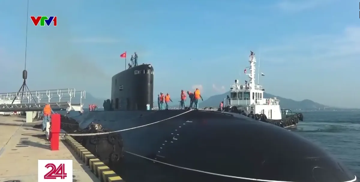 Bộ đội tàu ngầm huấn luyện sẵn sàng chiến đấu - Ảnh 2.
