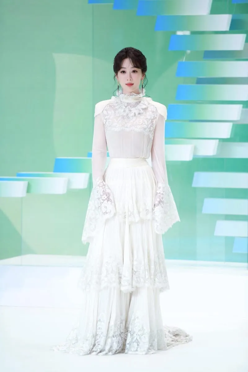 Lưu Diệc Phi, Dương Tử, Đồng Dao g&acirc;y tranh c&atilde;i tại giải Bạch Ngọc Lan- Ảnh 3.