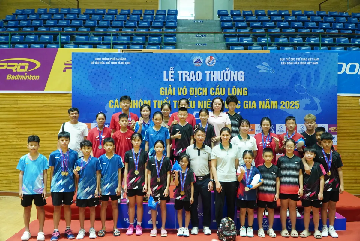 Bế mạc giải v&ocirc; địch cầu l&ocirc;ng c&aacute;c nh&oacute;m tuổi thiếu ni&ecirc;n Quốc gia 2025: Chất lượng tăng cao, nhiều t&agrave;i năng trẻ bứt ph&aacute;- Ảnh 4.
