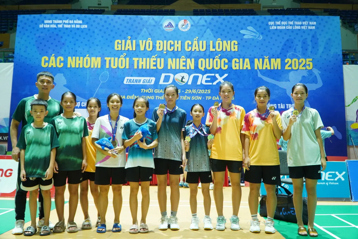 Bế mạc giải v&ocirc; địch cầu l&ocirc;ng c&aacute;c nh&oacute;m tuổi thiếu ni&ecirc;n Quốc gia 2025: Chất lượng tăng cao, nhiều t&agrave;i năng trẻ bứt ph&aacute;- Ảnh 2.