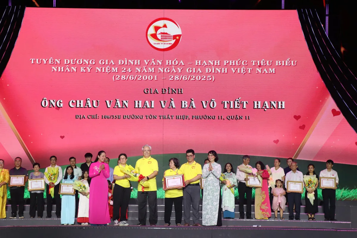 TP Hồ Chí Minh tuyên dương những gia đình văn hóa tiêu biểu - Ảnh 2.