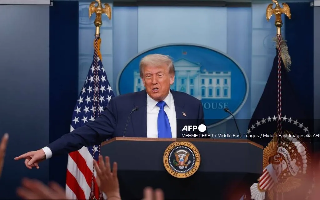 Tổng thống Trump phát biểu trong cuộc họp báo tại Phòng họp báo James S. Brady tại Nhà Trắng sau phán quyết của Tòa án Tối cao Mỹ hạn chế việc áp dụng quyền công dân theo nơi sinh, ngày 27/6/2025. (Ảnh: AFP) Tổng thống Trump phát biểu trong cuộc họp báo tại Phòng họp báo James S. Brady tại Nhà Trắng sau phán quyết của Tòa án Tối cao Mỹ hạn chế việc áp dụng quyền công dân theo nơi sinh, ngày 27/6/2025. (Ảnh: AFP)
