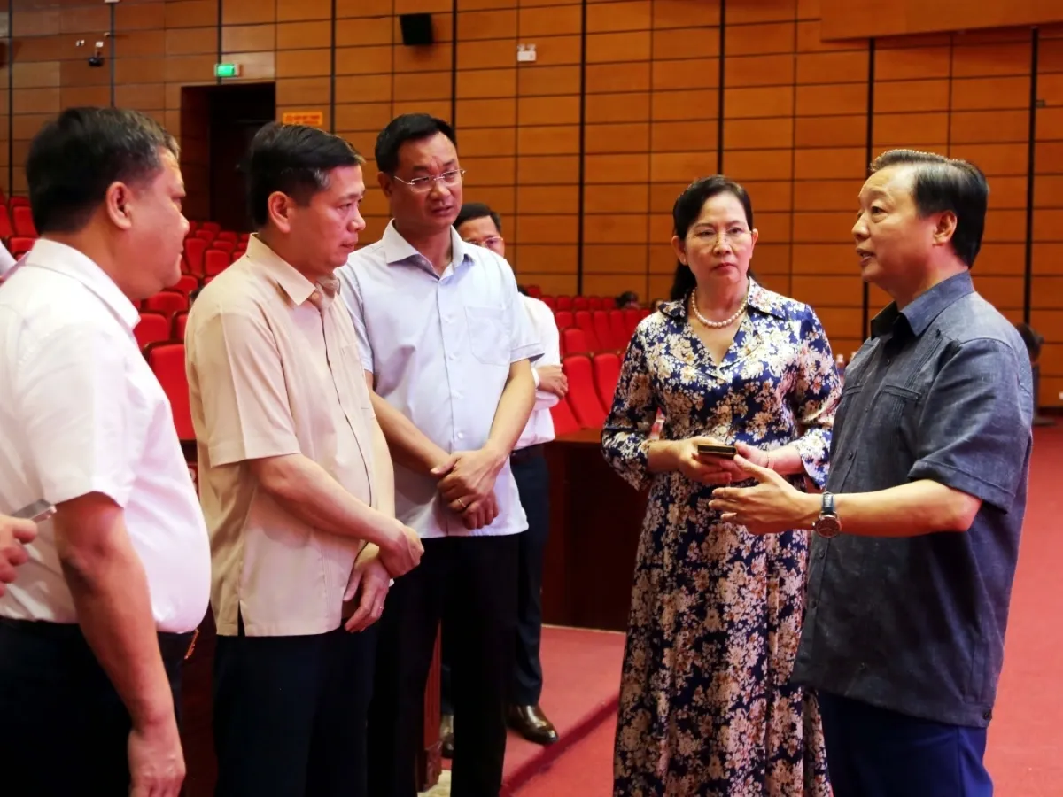Phó Thủ tướng kiểm tra công tác chuẩn bị lễ công bố sáp nhập đơn vị hành chính tại Quảng Bình - Ảnh 1.