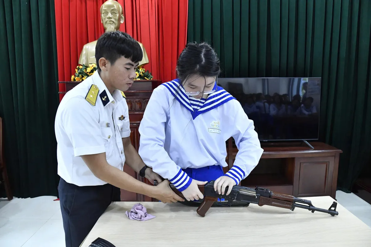 "Học kỳ Qu&acirc;n đội" &ndash; Ươm mầm tuổi thơ, r&egrave;n luyện đức t&iacute;nh tốt- Ảnh 2.