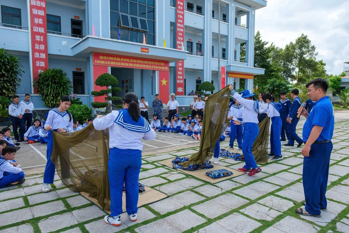 "Học kỳ Qu&acirc;n đội" &ndash; Ươm mầm tuổi thơ, r&egrave;n luyện đức t&iacute;nh tốt- Ảnh 7.