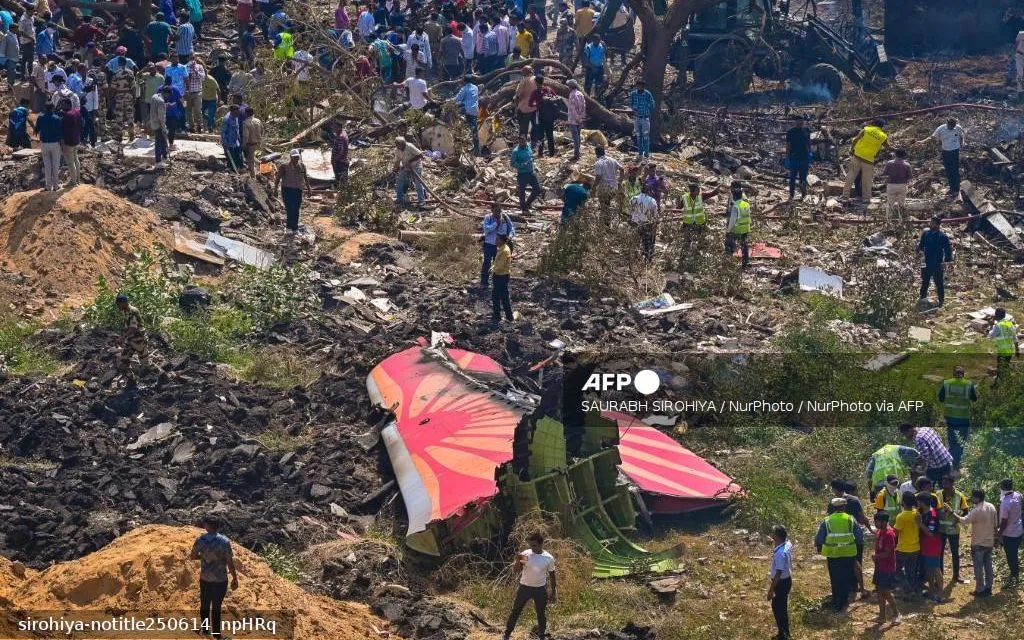 Hiện trường vụ rơi máy bay của Air India hôm 12/6 (Ảnh: AFP) Hiện trường vụ rơi máy bay của Air India hôm 12/6 (Ảnh: AFP)