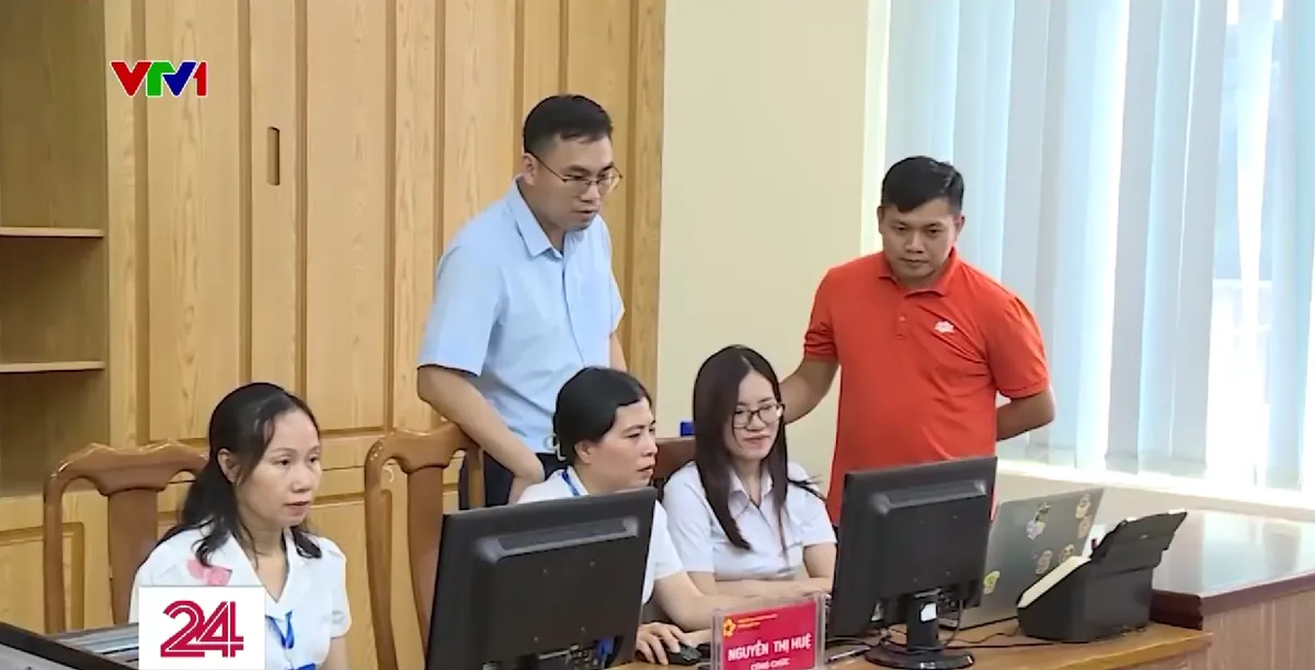 Gấp rút xử lí công việc tồn đọng trước khi vận hành chính quyền hai cấp - Ảnh 10.