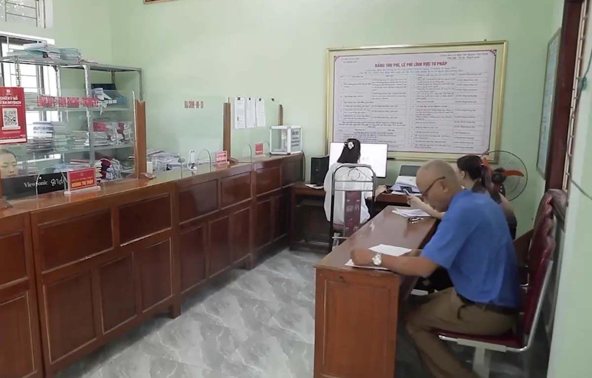 Gấp rút xử lí công việc tồn đọng trước khi vận hành chính quyền hai cấp - Ảnh 6.