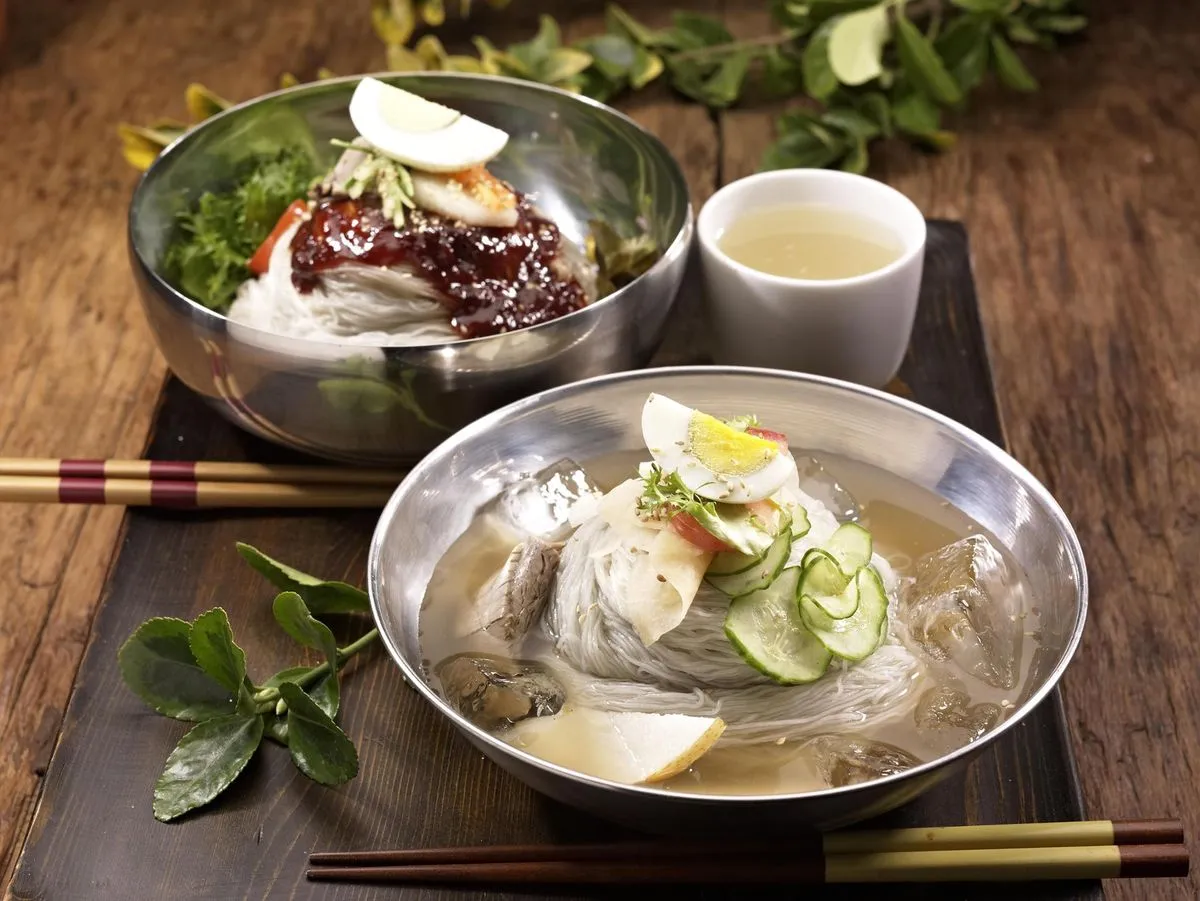 Naengmyeon - T&ocirc; m&igrave; lạnh thấm đẫm hương vị m&ugrave;a h&egrave; H&agrave;n Quốc- Ảnh 1.