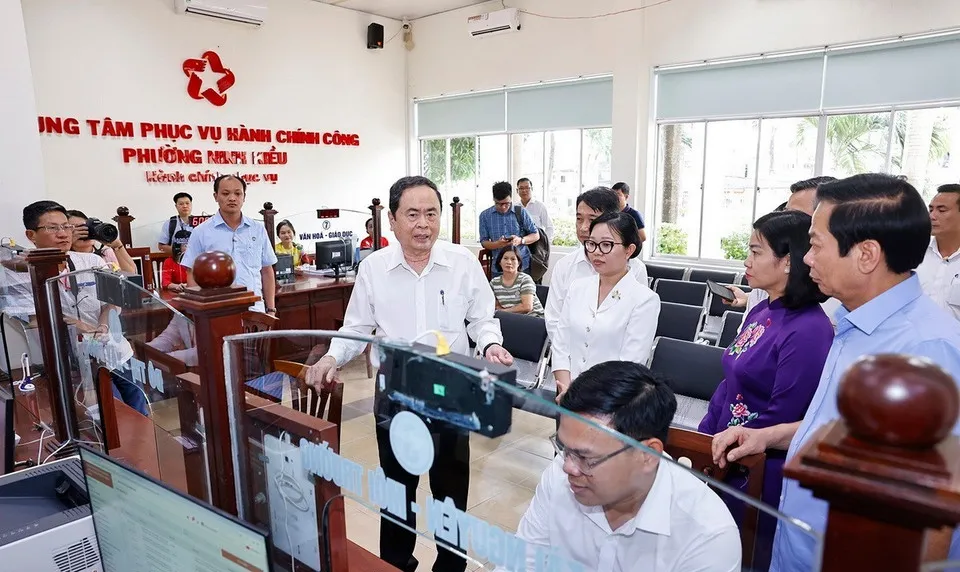 Chủ tịch Quốc hội: Cán bộ cơ sở nâng cao tinh thần trách nhiệm vận hành bộ máy mới- Ảnh 1. Chủ tịch Quốc hội: Cán bộ cơ sở nâng cao tinh thần trách nhiệm vận hành bộ máy mới- Ảnh 1.