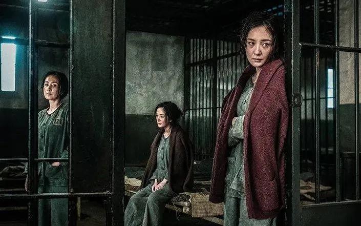 Chương Tử Di v&agrave; Ngh&ecirc; Ni đọ sức ph&ograve;ng v&eacute; H&egrave; 2025 - Ảnh 1.