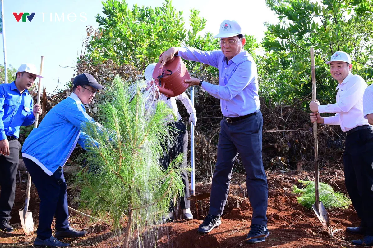 Người "ch&egrave;o l&aacute;i" L&acirc;m Đồng mới v&agrave; k&igrave; vọng bứt ph&aacute; kinh tế v&ugrave;ng li&ecirc;n tỉnh - Ảnh 2.