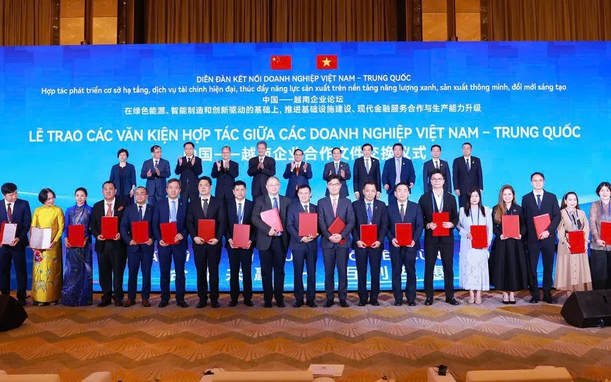 Lễ trao Biên bản ghi nhớ hợp tác giữa các doanh nghiệp Việt Nam – Trung Quốc, dưới sự chứng kiến của Thủ tướng Phạm Minh Chính Lễ trao Biên bản ghi nhớ hợp tác giữa các doanh nghiệp Việt Nam – Trung Quốc, dưới sự chứng kiến của Thủ tướng Phạm Minh Chính