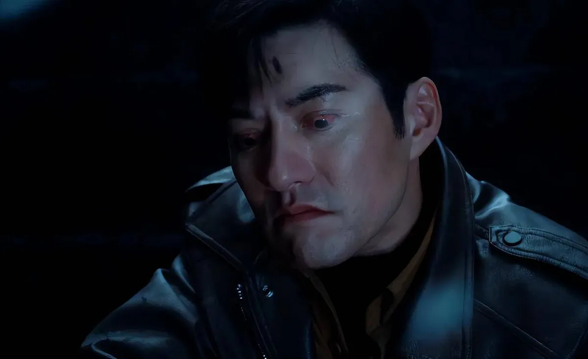 Tài tử U50 tái xuất "đánh bại" đàn em Tống Uy Long, Ngao Thụy Bằng- Ảnh 1. Tài tử U50 tái xuất "đánh bại" đàn em Tống Uy Long, Ngao Thụy Bằng- Ảnh 1.