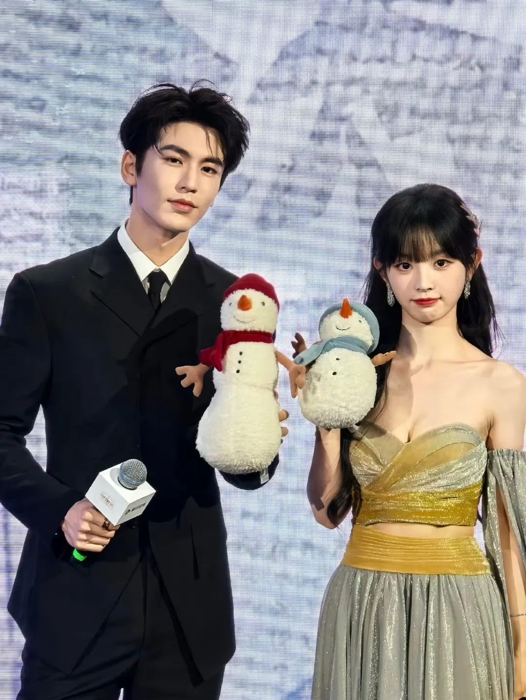 Trương Lăng H&aacute;ch, Điền Hi Vi lạnh nhạt tr&ecirc;n thảm đỏ- Ảnh 1.