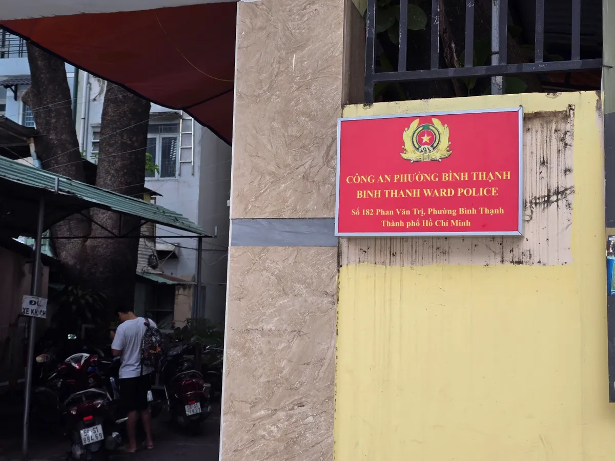 Nhiều trụ sở công an tại TP Hồ Chí Minh thay bảng tên phường, xã sau hợp nhất- Ảnh 1. Nhiều trụ sở công an tại TP Hồ Chí Minh thay bảng tên phường, xã sau hợp nhất- Ảnh 1.