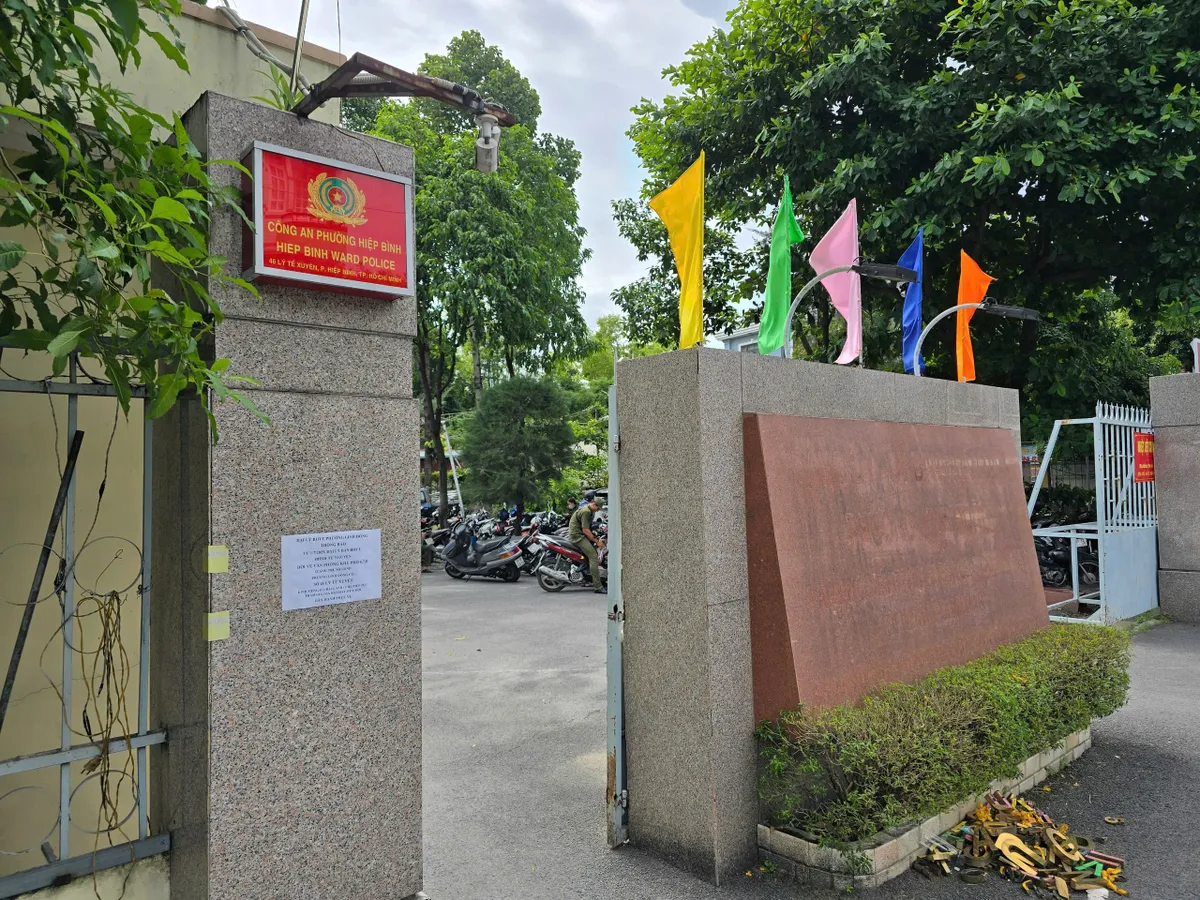 Nhiều trụ sở công an tại TP Hồ Chí Minh thay bảng tên phường, xã sau hợp nhất- Ảnh 3. Nhiều trụ sở công an tại TP Hồ Chí Minh thay bảng tên phường, xã sau hợp nhất- Ảnh 3.