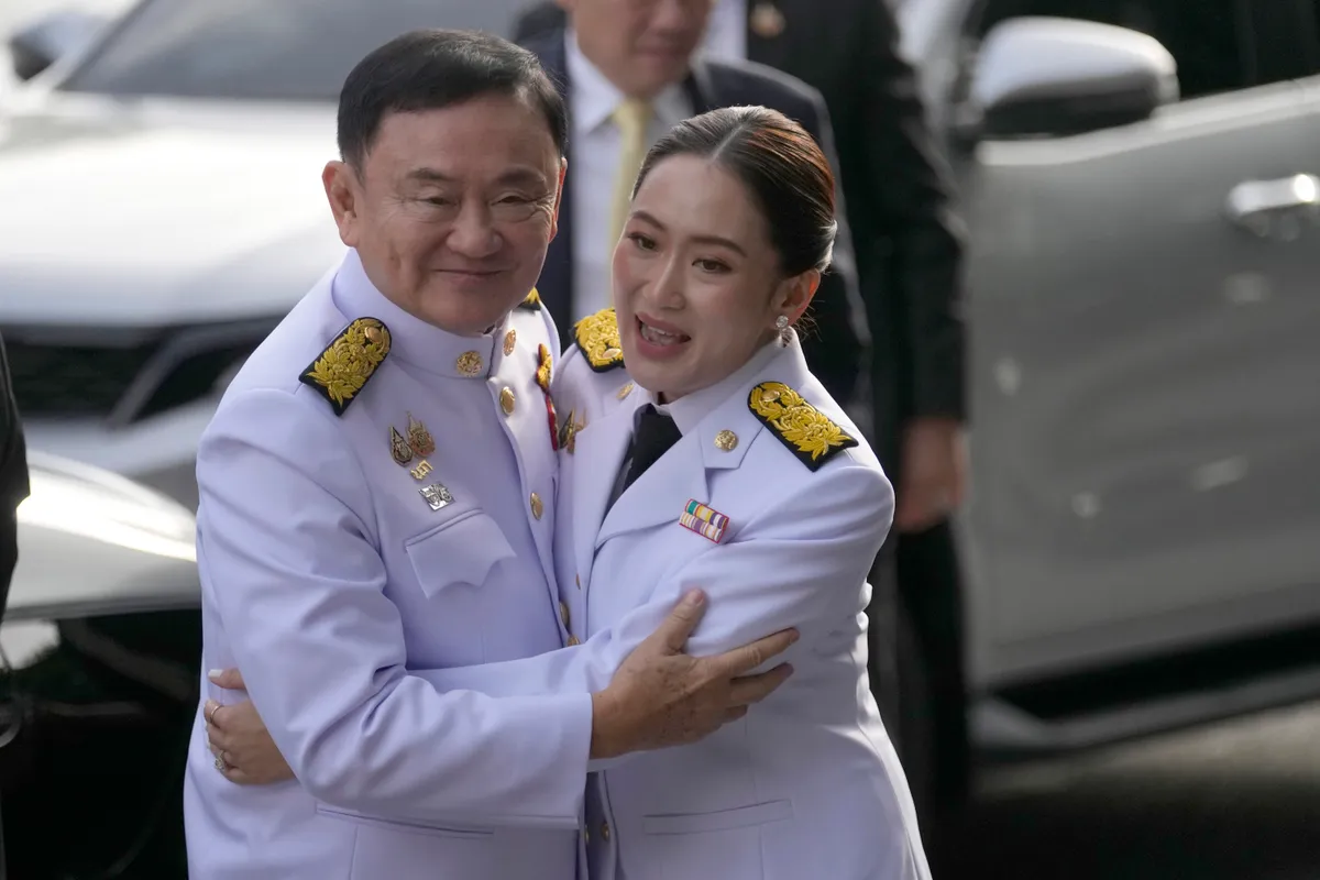 Cựu Thủ tướng Thái Lan Thaksin ra hầu tòa - Ảnh 1.