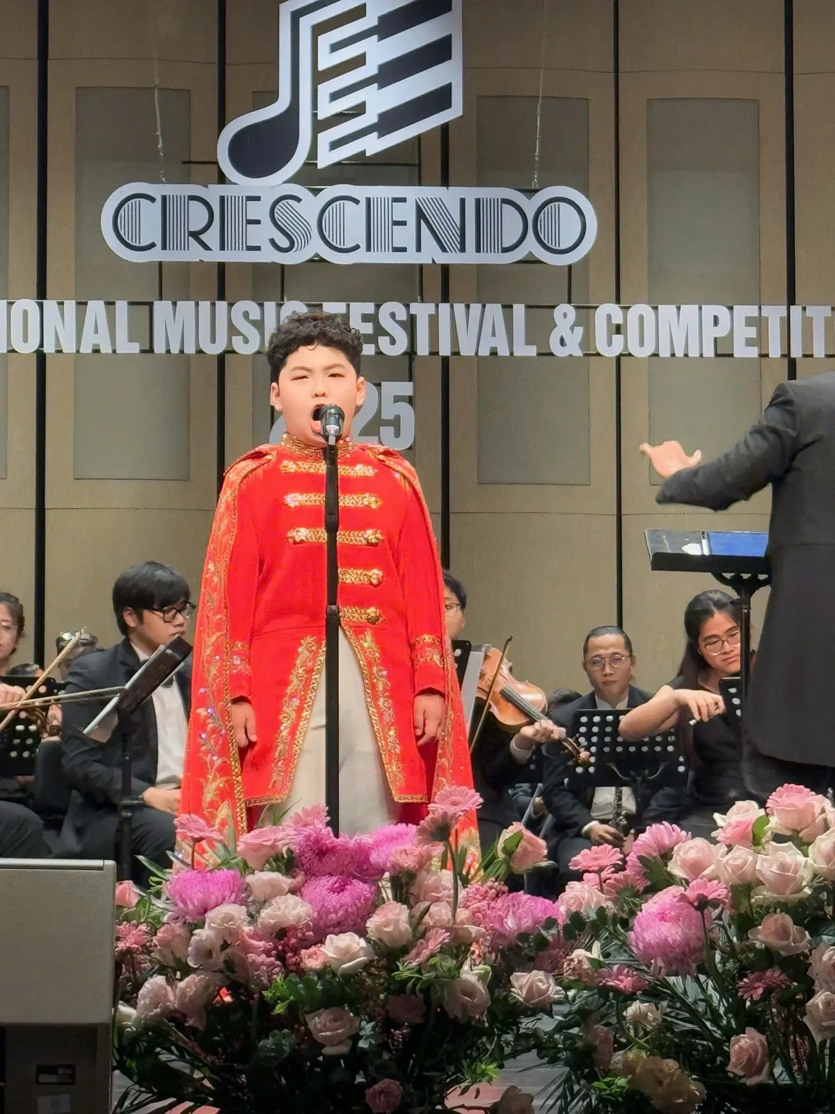 Giọng ca opera 13 tuổi giành giải nhất Crescendo International Music Festival - Ảnh 1.