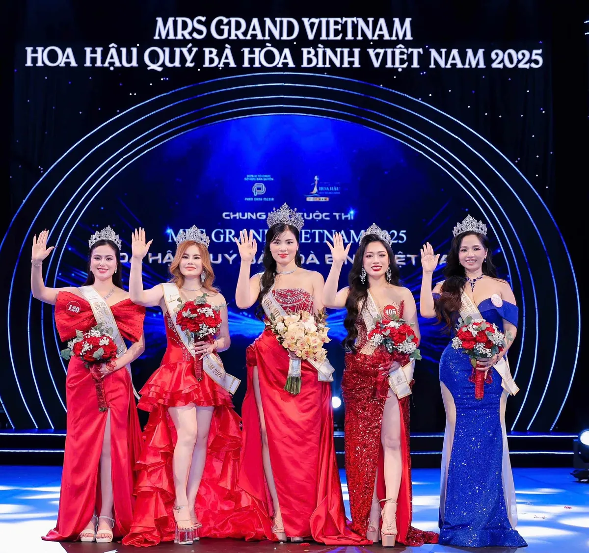 Người đẹp Nguyễn Thị Thưa đăng quang Mrs Grand Vietnam 2025- Ảnh 2. Người đẹp Nguyễn Thị Thưa đăng quang Mrs Grand Vietnam 2025- Ảnh 2.