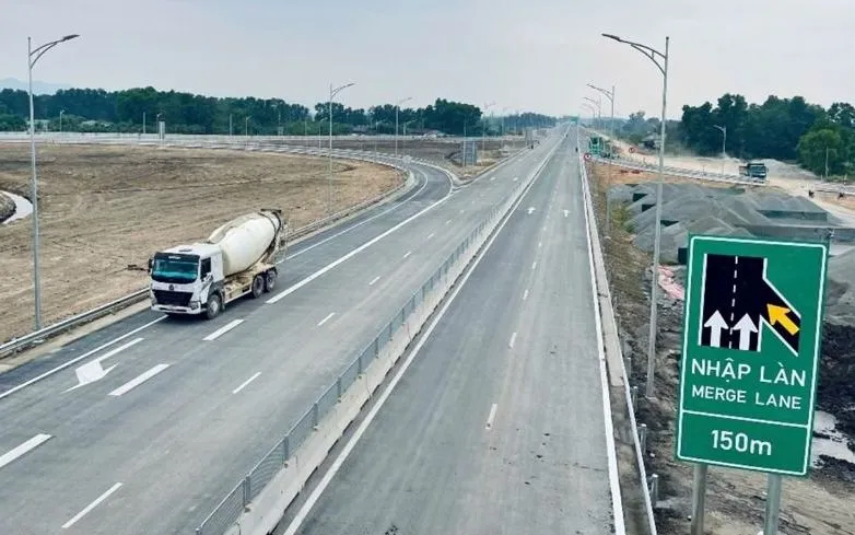 Tuyến đường cao tốc Bãi Vọt - Hàm Nghi được đề xuất thu phí. Tuyến đường cao tốc Bãi Vọt - Hàm Nghi được đề xuất thu phí.