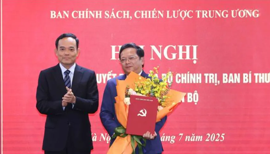 Bổ nhiệm 2 Phó trưởng Ban Chính sách, Chiến lược Trung ương - Ảnh 2.