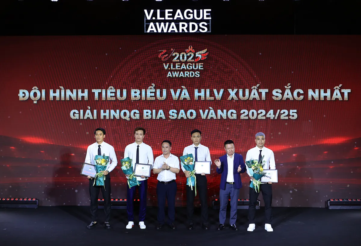 V.League Awards 2025: Hoàng Đức, Alan Grafite chói sáng nhất mùa giải 2024/25- Ảnh 2.