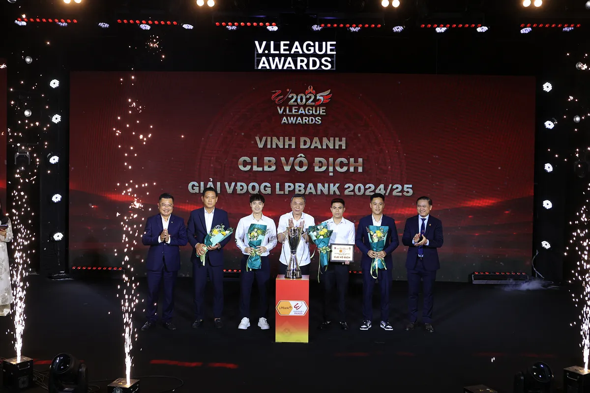 V.League Awards 2025: Hoàng Đức, Alan Grafite chói sáng nhất mùa giải 2024/25- Ảnh 1.