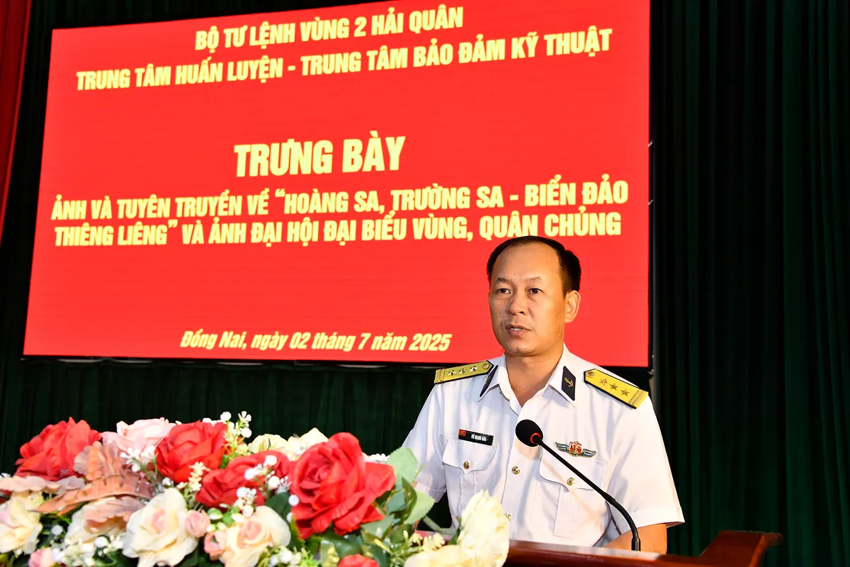 Tổ chức trưng bày ảnh các tài liệu về "Hoàng Sa - Trường Sa" - Ảnh 1.