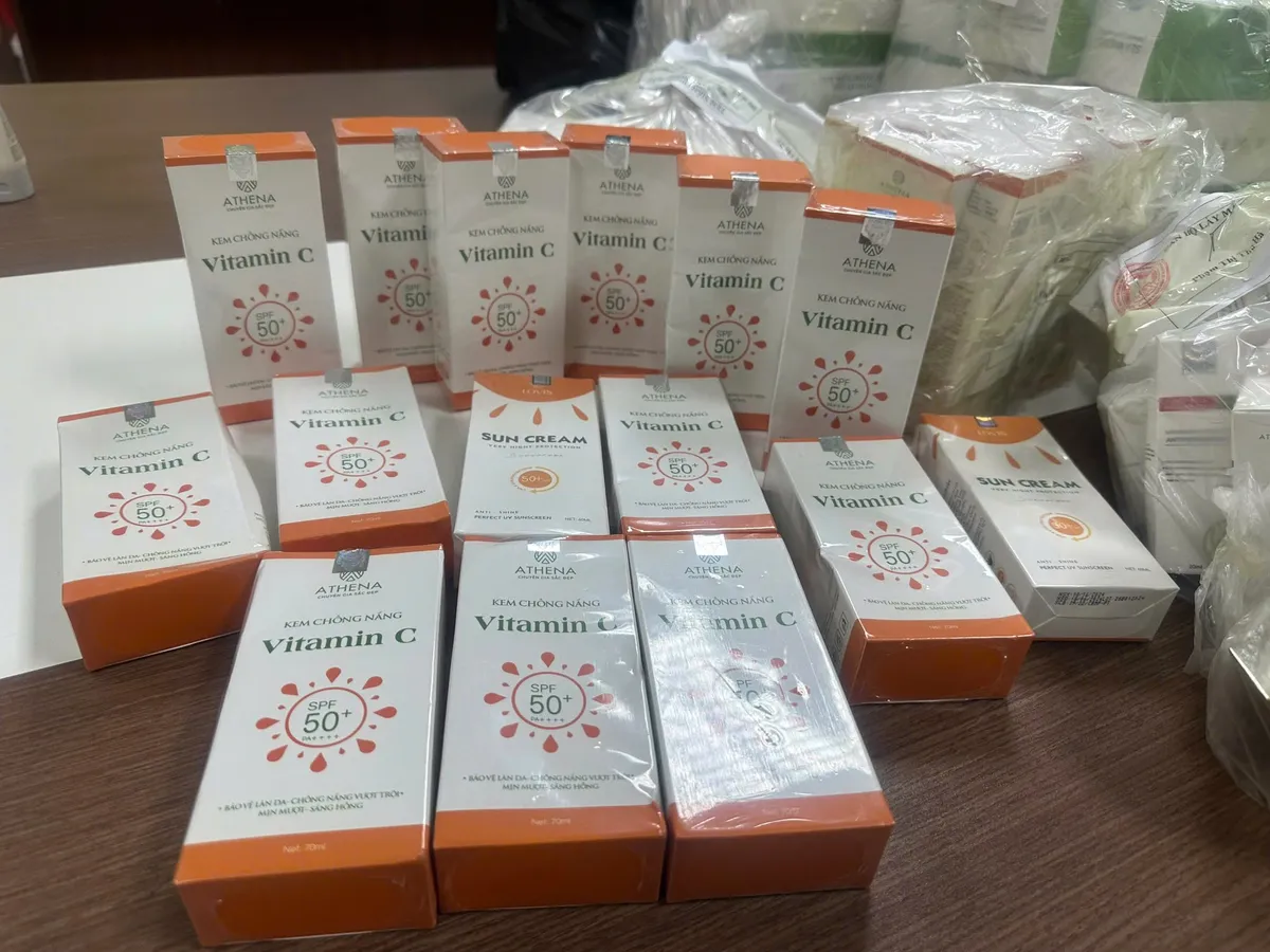 Phú Thọ: Khởi tố đối tượng sản xuất hàng nghìn sản phẩm mỹ phẩm giả - Ảnh 1.