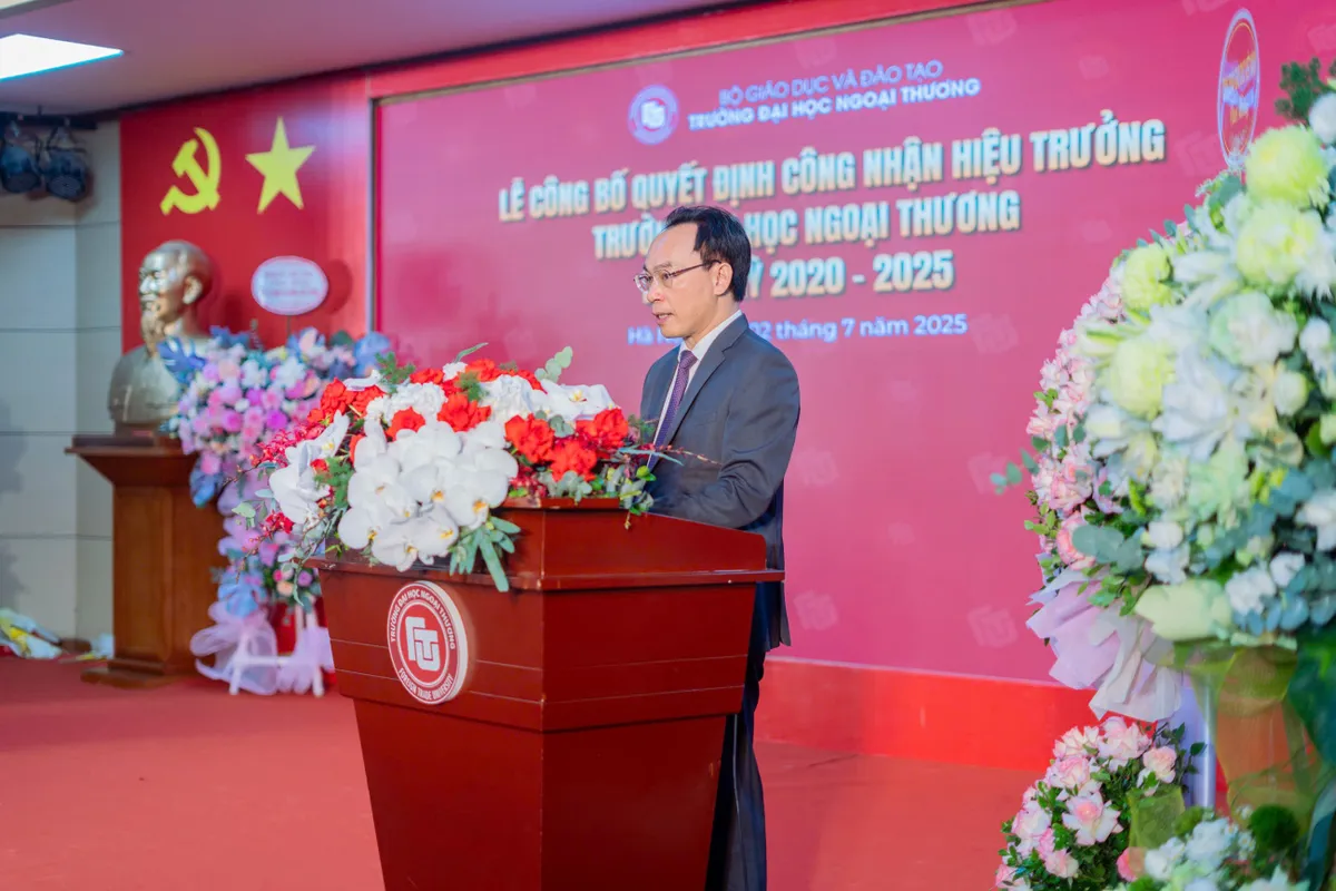 Trường Đại học Ngoại thương có tân Hiệu trưởng - Ảnh 2. Trường Đại học Ngoại thương có tân Hiệu trưởng - Ảnh 2.