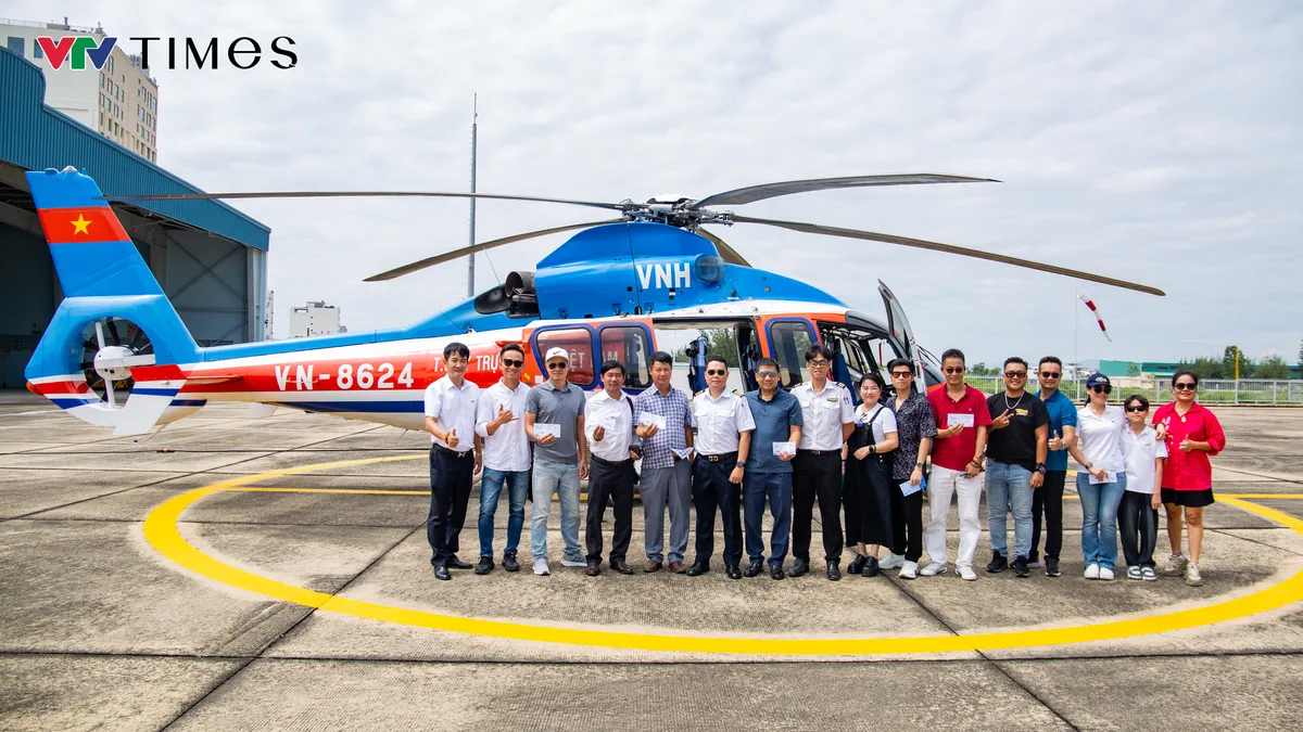Đà Nẵng mở lại tour bay trực thăng trải nghiệm du lịch trên không- Ảnh 1. Đà Nẵng mở lại tour bay trực thăng trải nghiệm du lịch trên không- Ảnh 1.