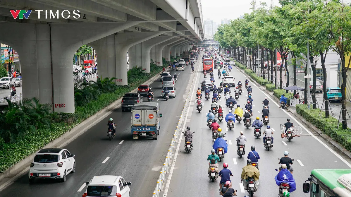 Hà Nội: phân làn phương tiện trên tuyến đường Phạm Văn Đồng từ ngày 4/7 - Ảnh 1.