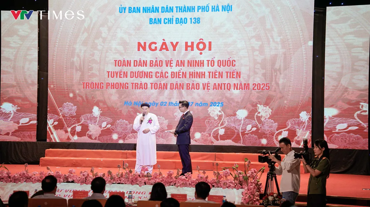 Hà Nội: Tuyên dương điển hình tiên tiến trong phong trào toàn dân bảo vệ an ninh Tổ quốc 2025 - Ảnh 4.