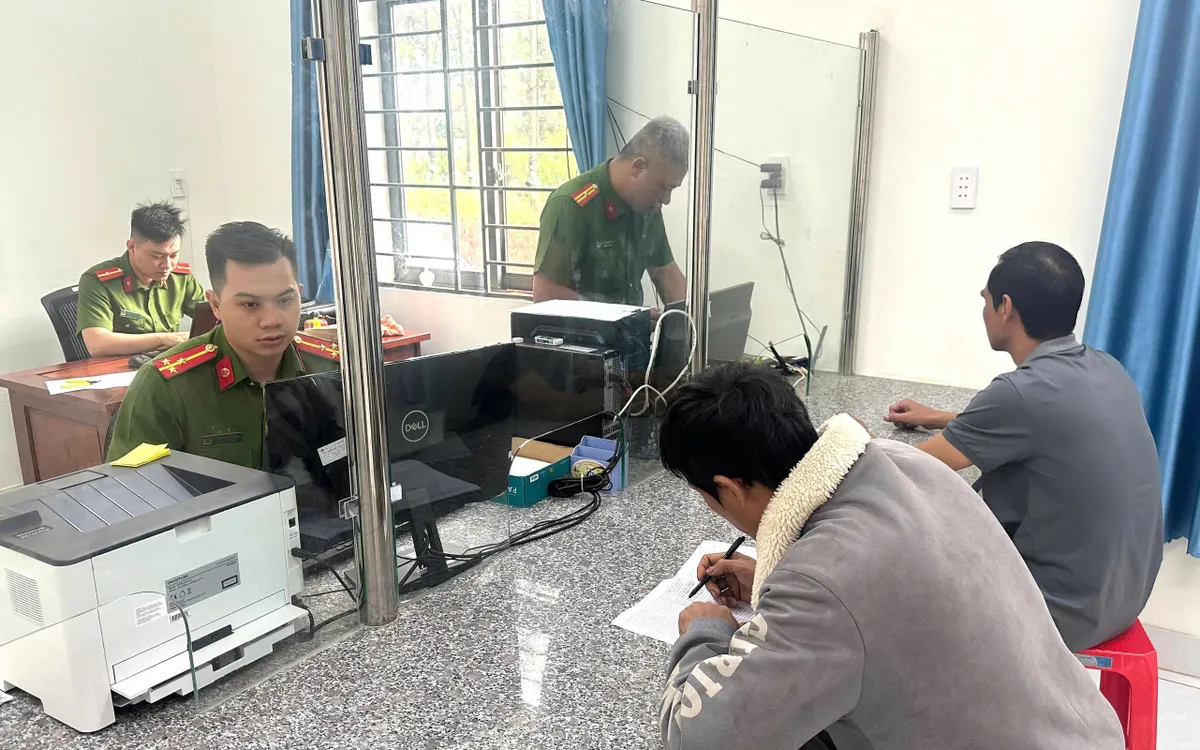 Cán bộ, chiến sĩ nêu cao tinh thần trách nhiệm, vì Nhân dân phục vụ. Ảnh: C.A.