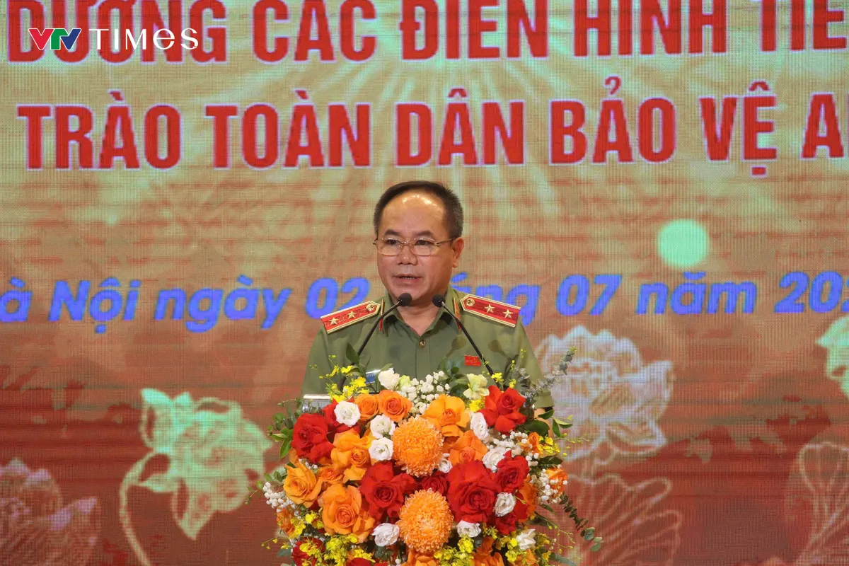 Hà Nội: Tuyên dương điển hình tiên tiến trong phong trào toàn dân bảo vệ an ninh Tổ quốc 2025 - Ảnh 6.