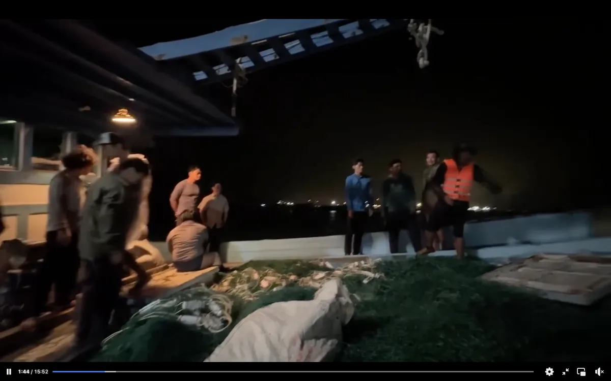 Cảnh b&atilde;o nghẹt thở trong "Mẹ biển": Đạo diễn Nguyễn Phương Điền kh&oacute;c v&igrave; qu&aacute; ch&acirc;n thực - Ảnh 1.